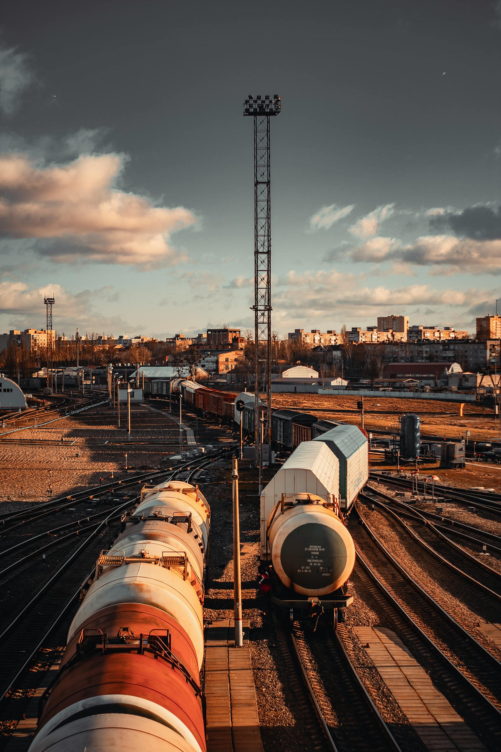 Оперативно обеспечиваем клиентов нефтепродуктами